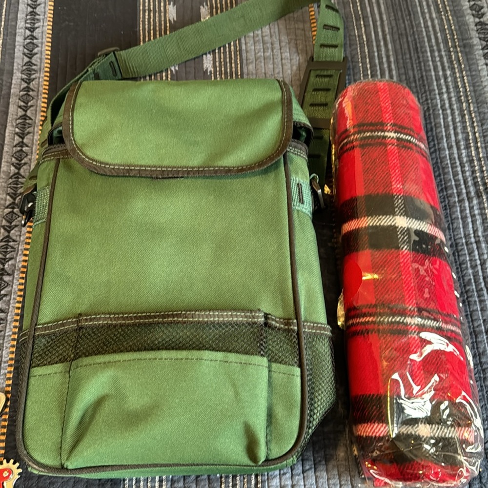 Wine To Go Bundle- PicnicTime Wine Pack Glasses & Outdoor Blanket & Accessories - Picture 2 of 14